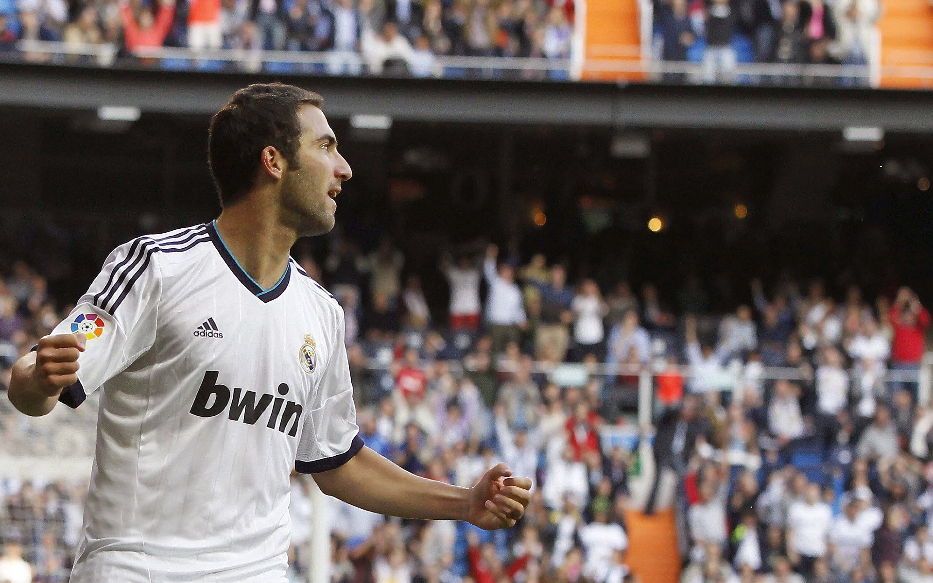 爱游戏中国官网-体坛三线快讯，曼城换将、里昂变阵、上海久事低迷
