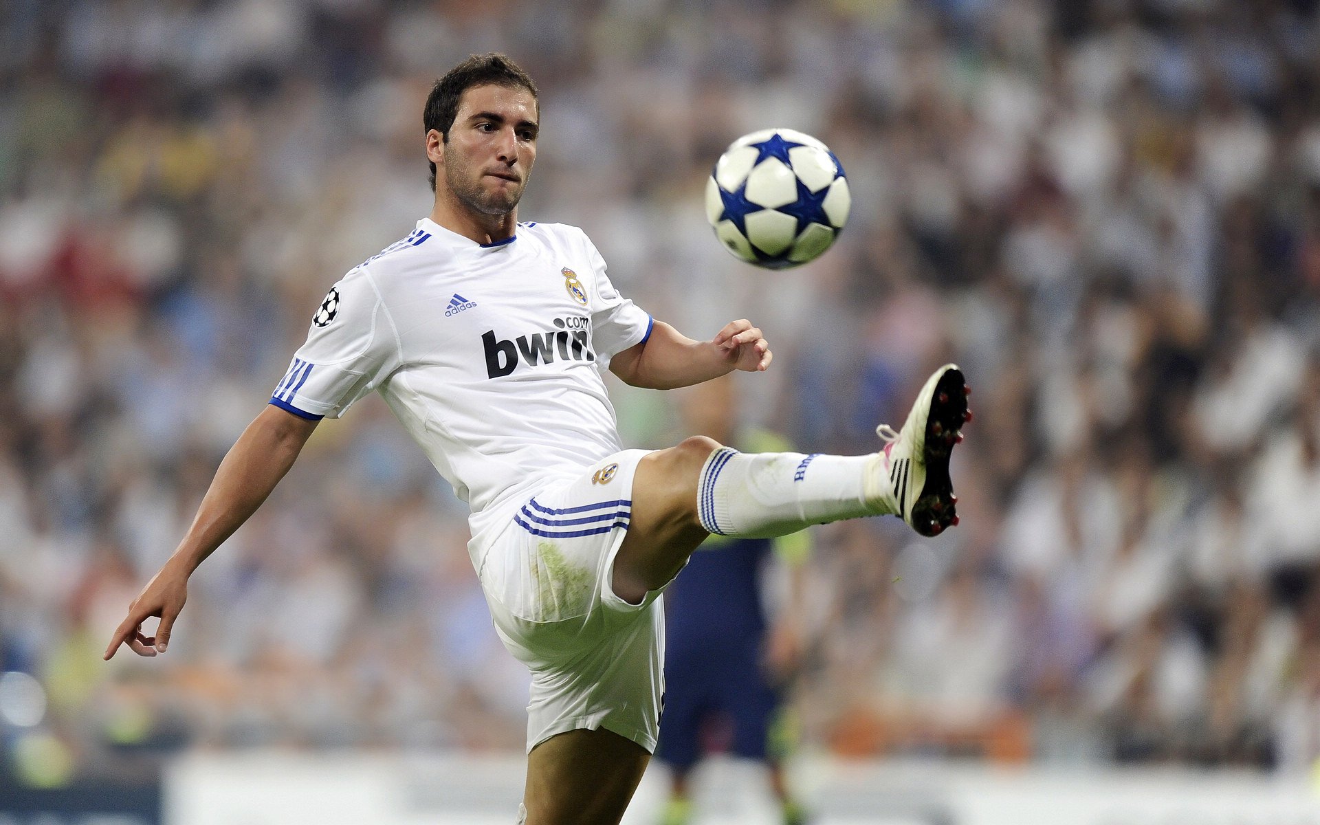 AYX SPORTS-疯狂！体育世界惊现魔幻转折，国王单刀不进，维拉防线崩溃，森林狼竟要踢法国杯
